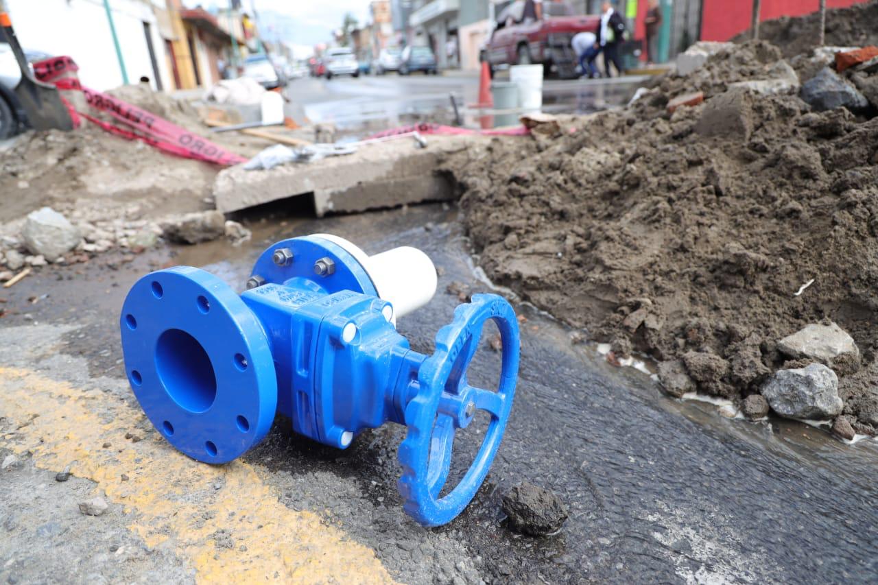 Realiza la Capach labores de mantenimiento a red hidráulica en calles de la cabecera de Chiautempan